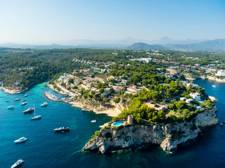 Cross Chartering Yacht Transport: Shipping Yachts Worldwide Transport Solutions